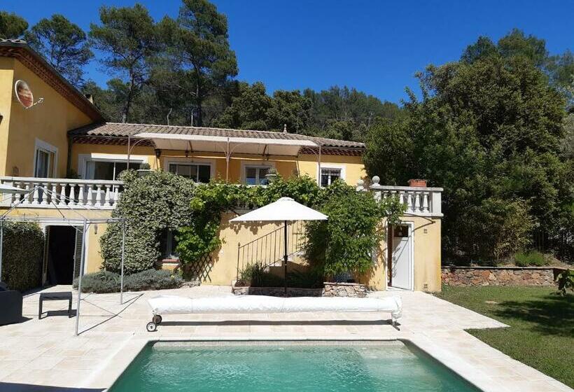 تختخواب و صبحانه Villa Xanadu