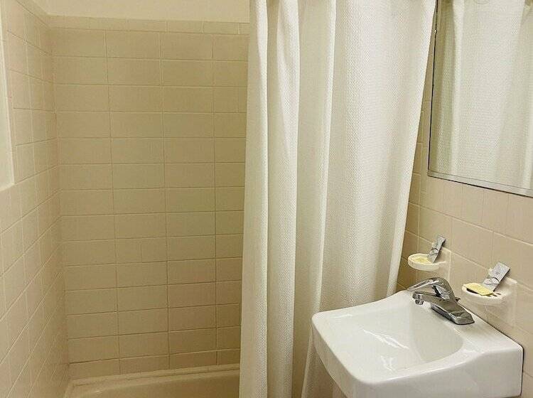 فندق على الطريق Crown Inn