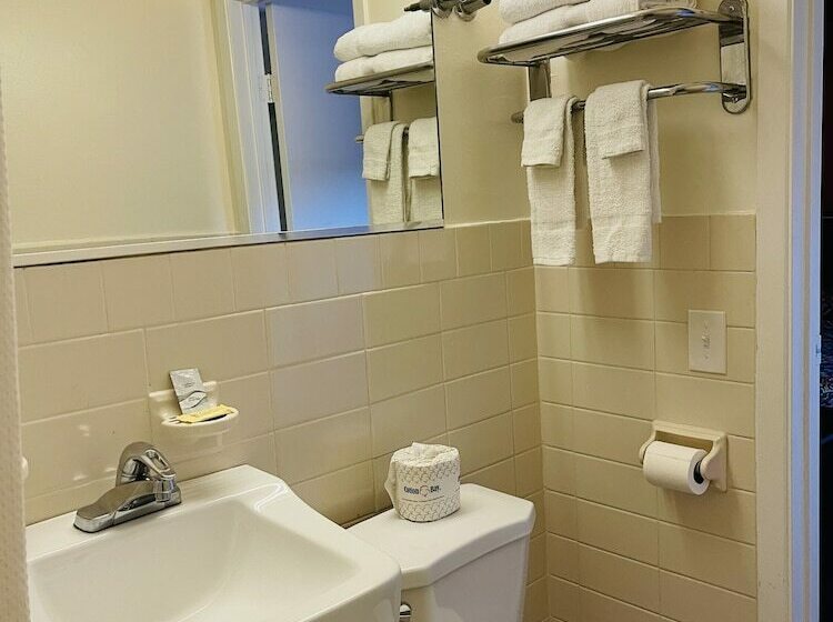 فندق على الطريق Crown Inn