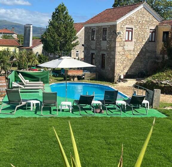 Отель Albergue E Al O Brasão Valença