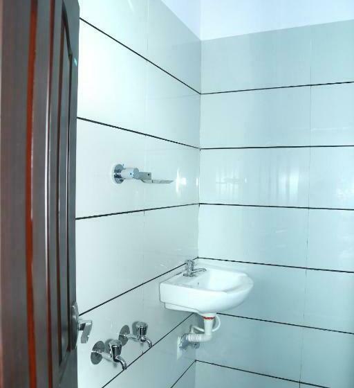 هتل Annlin Surprise Kochi Airport