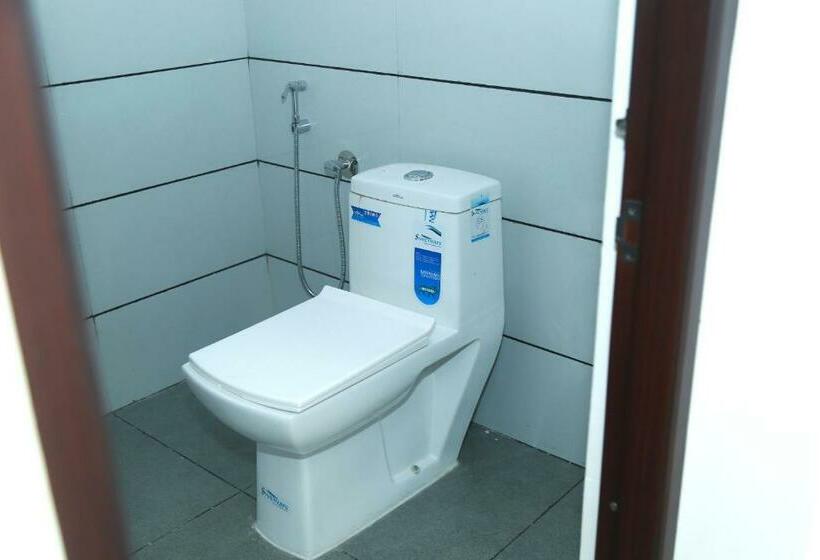 هتل Annlin Surprise Kochi Airport