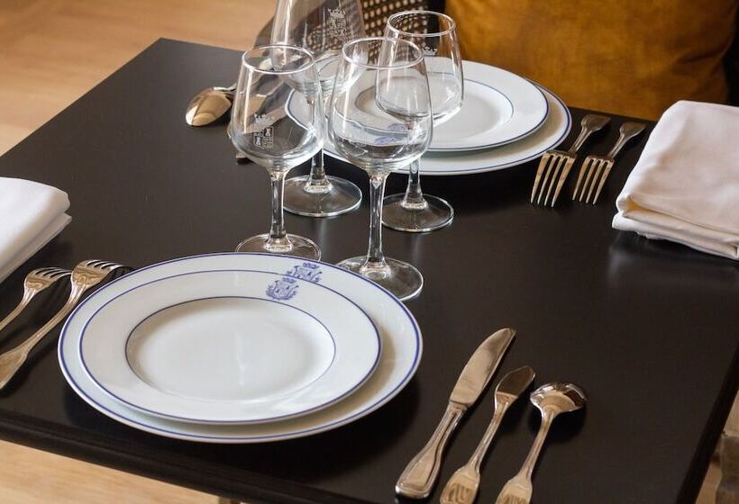 Отель Château De Saint Vidal