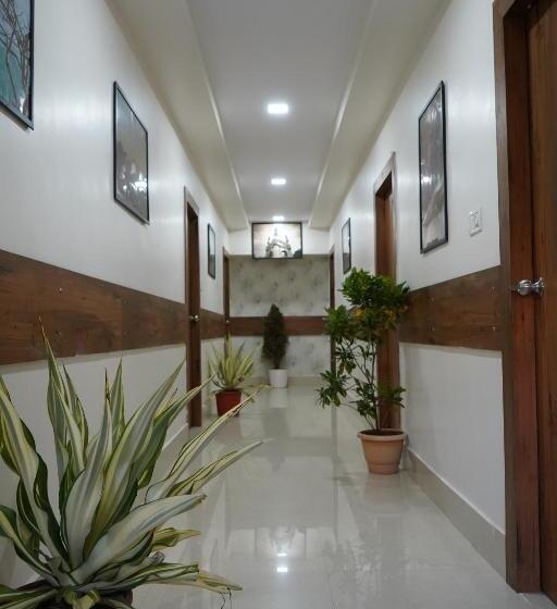 Отель Homey Meadows   Beach Area