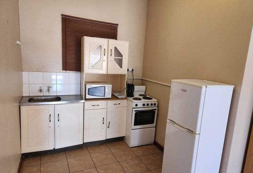 فندق Postmasburg Inn