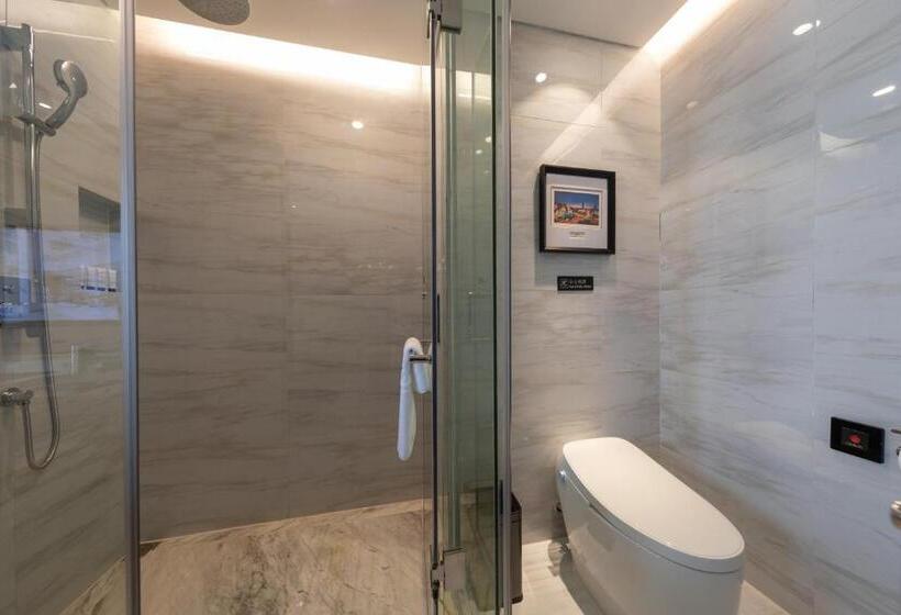 Отель Ramada Encore By Wyndham Dongguan East