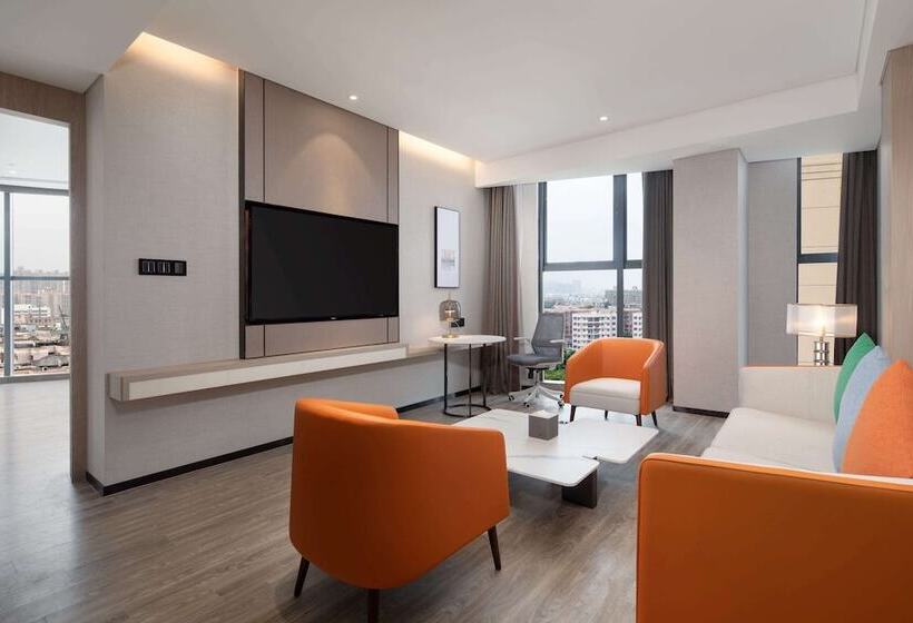 Отель Ramada Encore By Wyndham Dongguan East