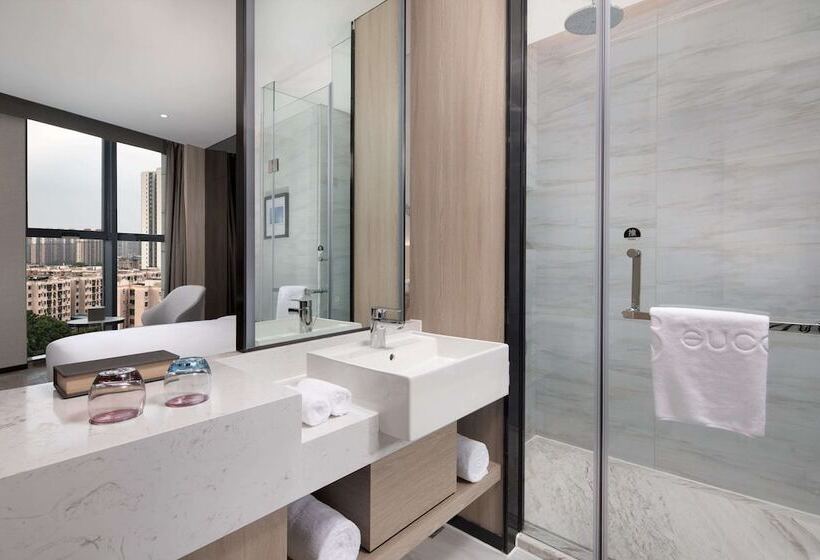 Отель Ramada Encore By Wyndham Dongguan East