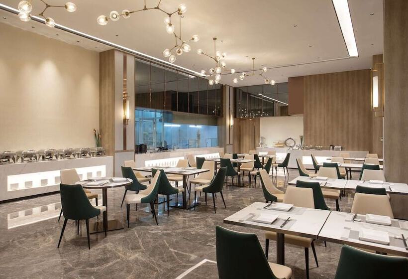 Отель Ramada Encore By Wyndham Dongguan East