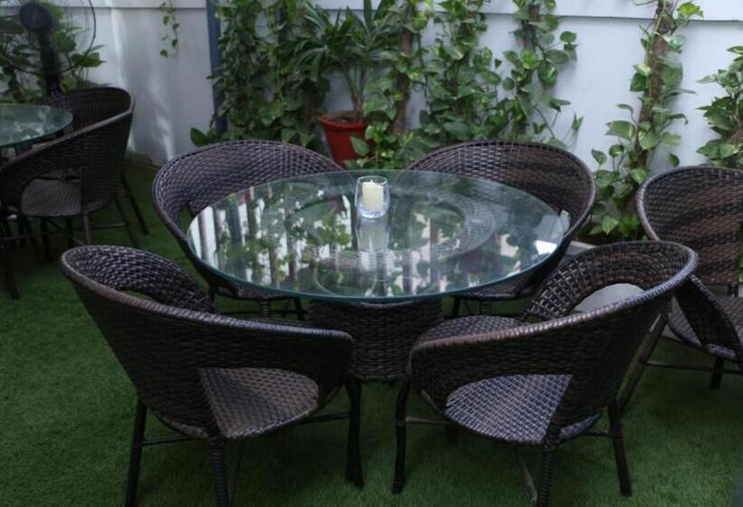 هتل The Elet Business