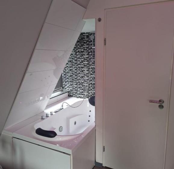 Отель Wellness Suite Utrecht