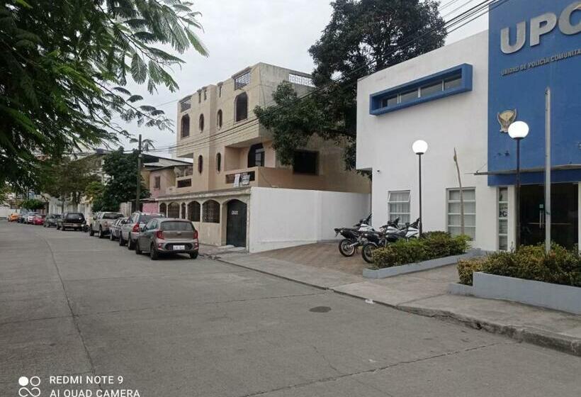 ペンション Hospedaje Atarazana