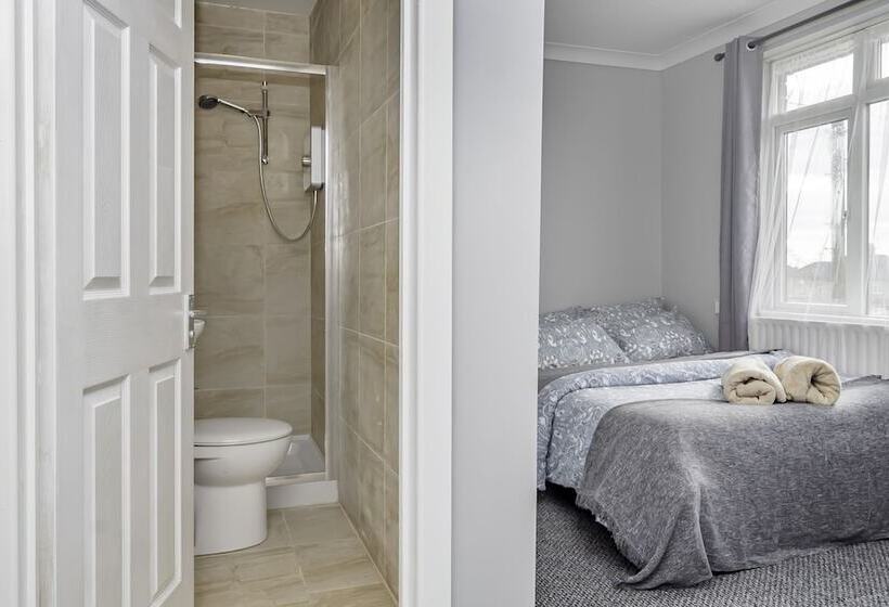 펜션 Shirley House 2, Self Catering Guest House, Self Check In, Smart Locks, 10 Min Walk To Southampton G