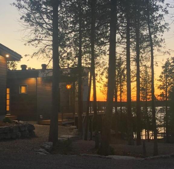 Stone Cove Waterfront Adults Only B&b