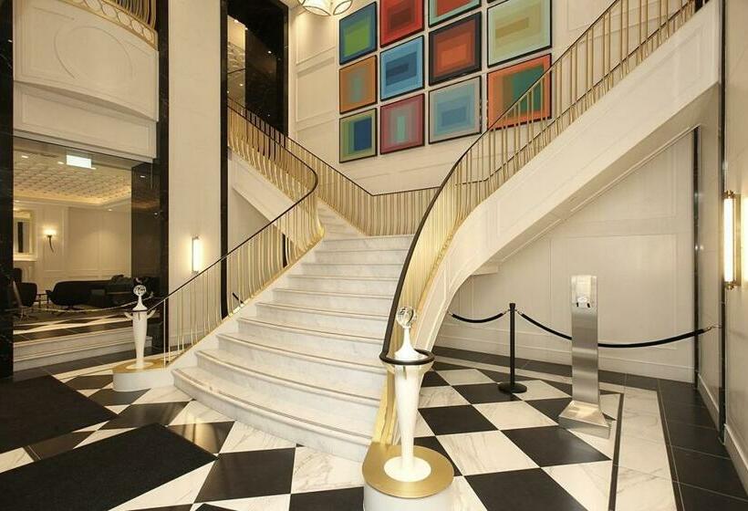 Stylish Downtown Toronto Residential