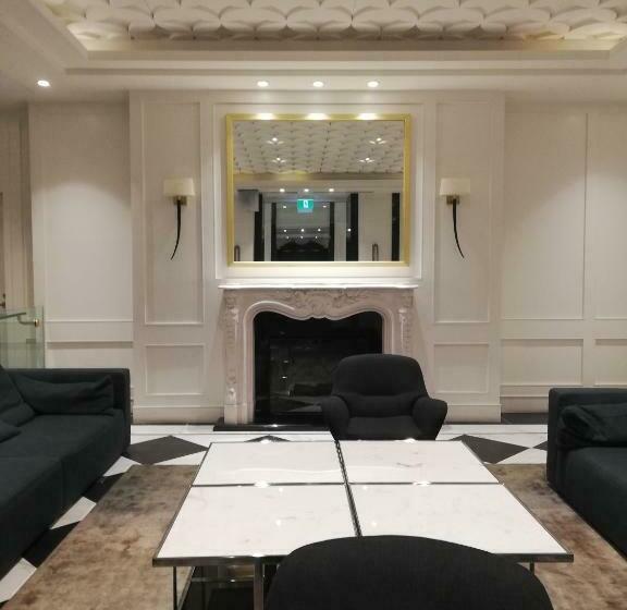 Stylish Downtown Toronto Residential