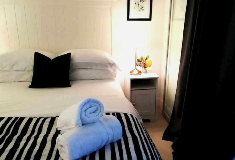 Stylish Downtown Toronto Residential