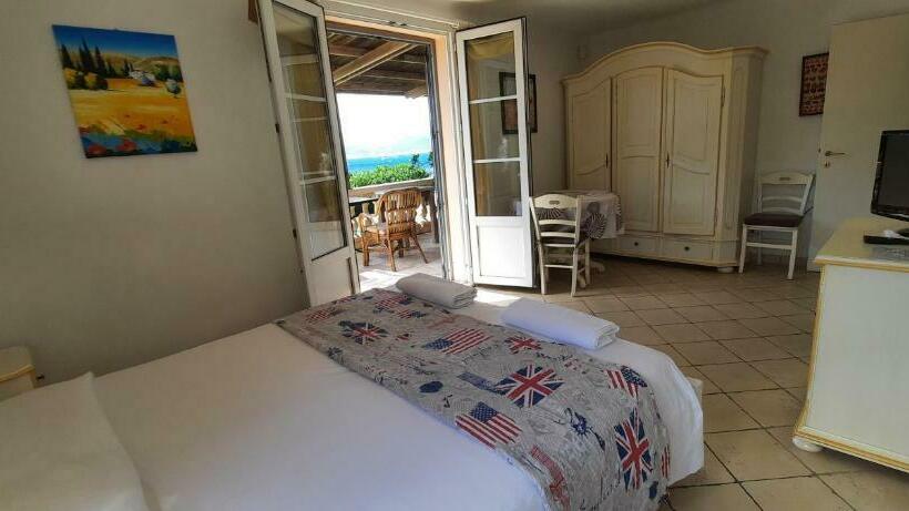 Villa Playa Del Sol   B2