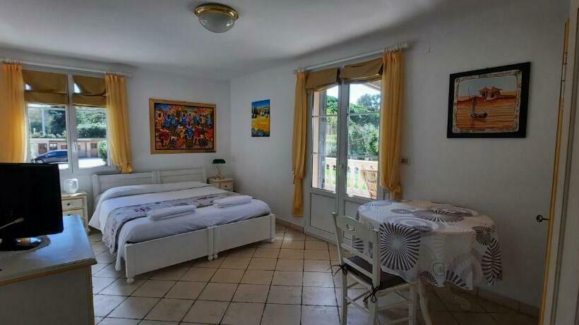 Villa Playa Del Sol   B2