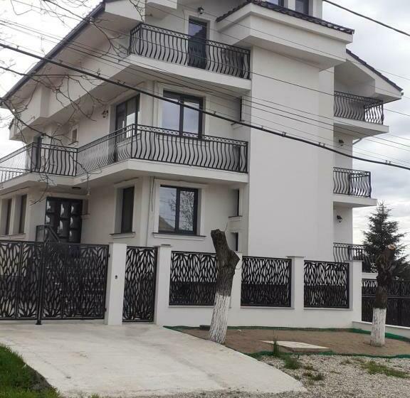 تختخواب و صبحانه Casa Leahu
