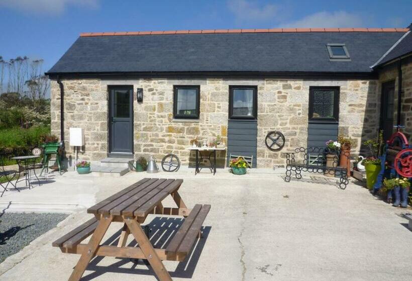 צימר Medlyn Moor Retreats