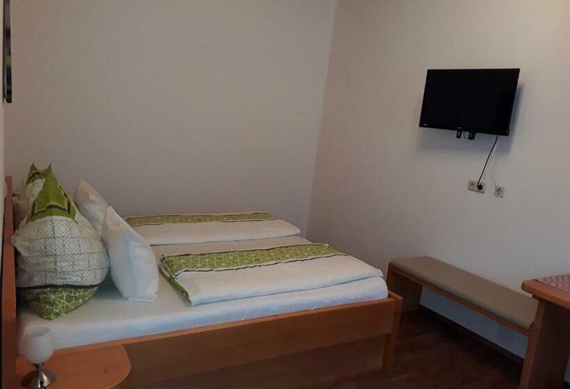 ベッドアンドブレックファースト Obsthof Glück