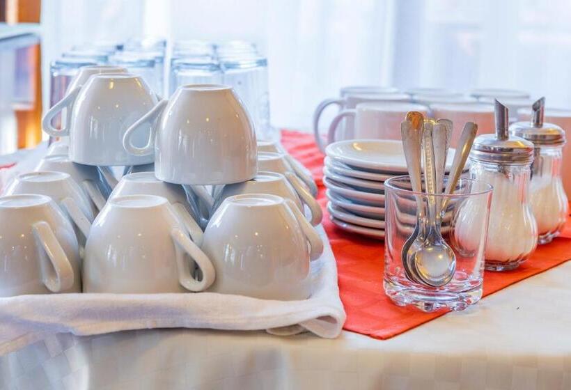 فندق хотел бриз