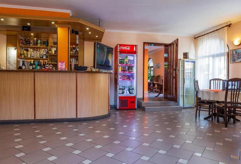 فندق хотел бриз