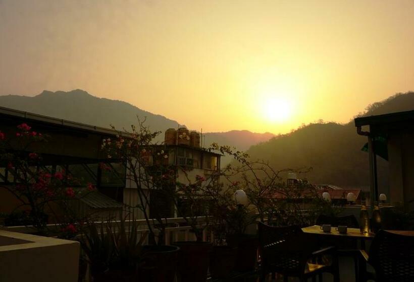 ホテル Chakrah By Hermitage Rishikesh
