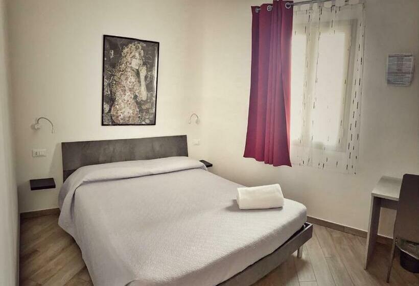 بنسيون Domoblu Camere In Centro