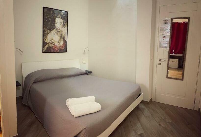 بنسيون Domoblu Camere In Centro