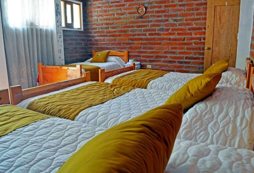 هاستل Lagoon Hotel Chugchilan