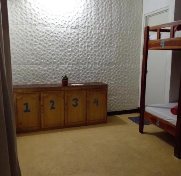 هاستل Seashore Inn