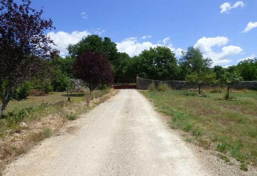 צימר La Tourelle 82