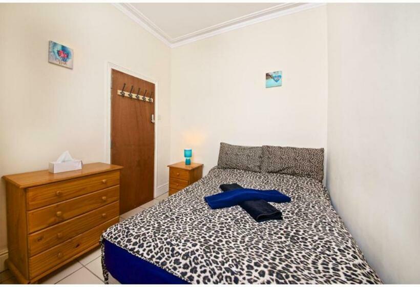 Bed and Breakfast Liverpool City Stays  Economy Room  Close To City Centre Aa
