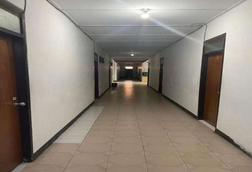 酒店 Capital O 91073 Rantepao Lodge