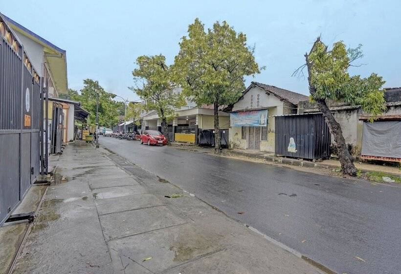 ホテル Oyo 2708  Kemuning Syariah