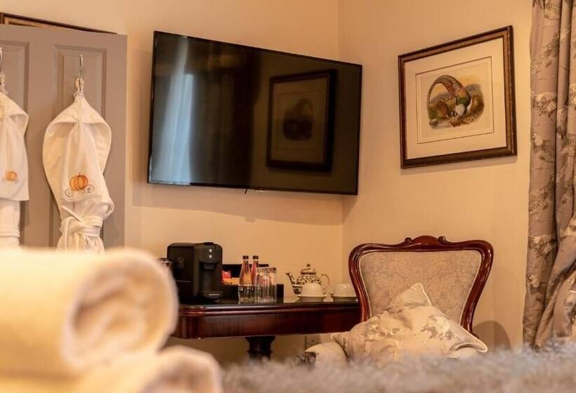 Отель The Coach And Horses