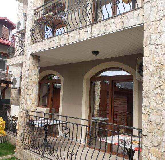 펜션 Camere De închiriat Duly Costinești