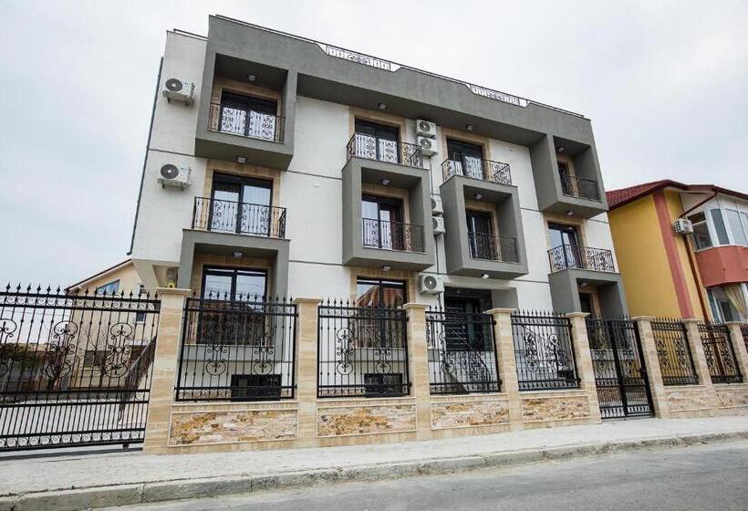 بنسيون Casa Delia