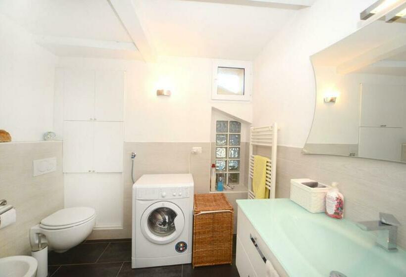 بنسيون La Vita è Bella   Noli