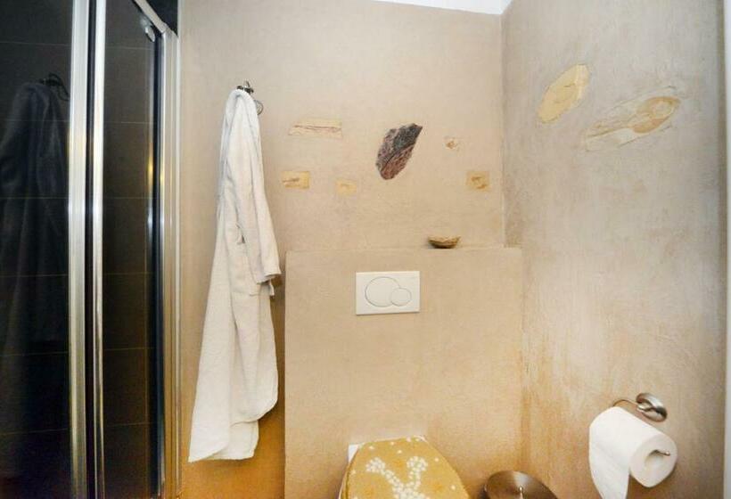 بنسيون La Vita è Bella   Noli