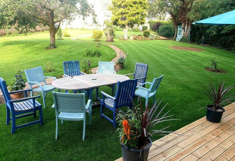 بنسيون The Cozy Shed