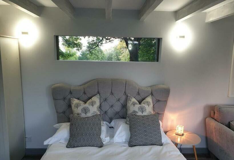 بنسيون The Cozy Shed