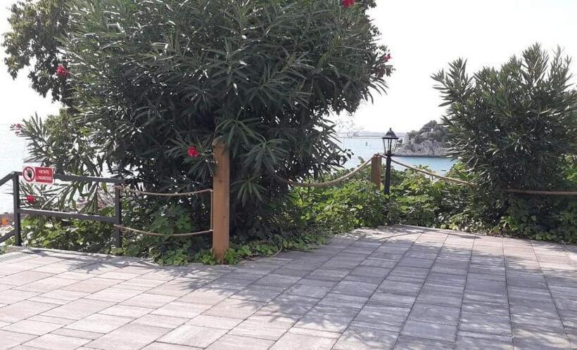 Villa Mira Bed And Breakfast