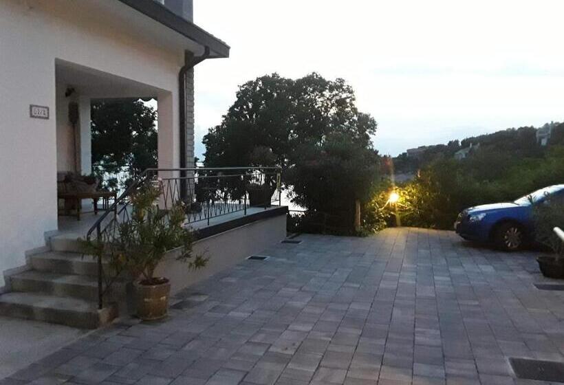 Villa Mira Bed And Breakfast