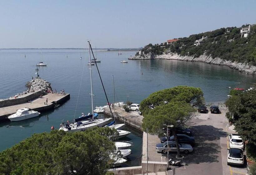 Villa Mira Bed And Breakfast