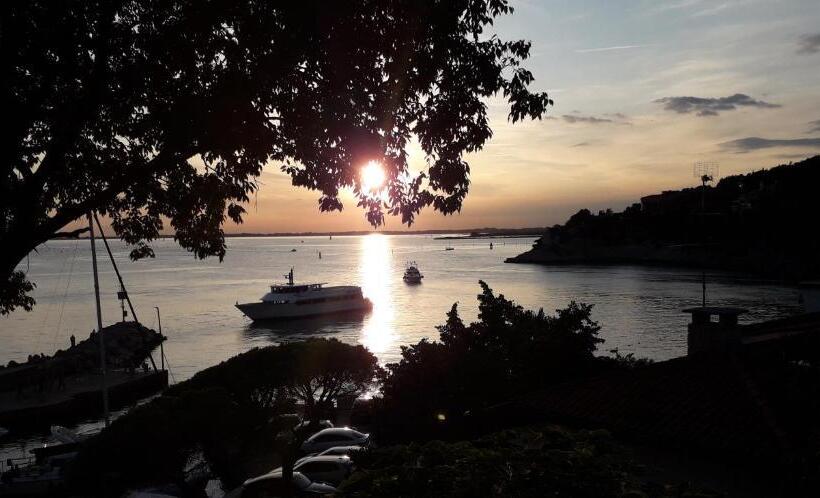 Villa Mira Bed And Breakfast