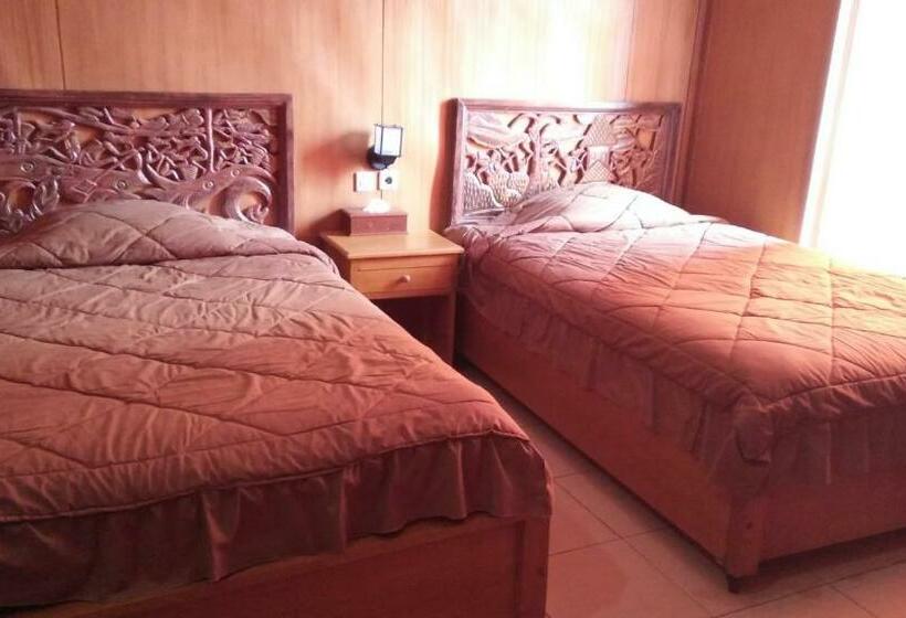 فندق Lava View Lodge