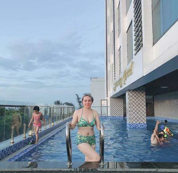 هتل Khách Sạn Holiday Cửa Lò